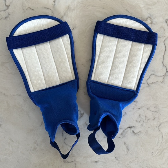 Champion Sports Ultra Light Soccer Shinguards - Picture 2 of 5